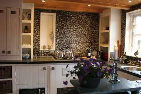 Cosy & Natural With Fireplace And Garden בית נופש